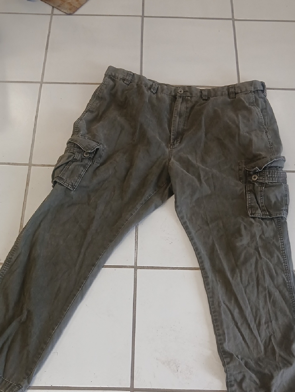 Men's Olive Cargo Pants - Casual Utility Style
